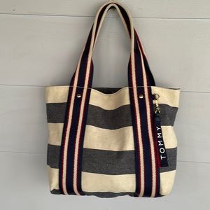 Tommy Hilfiger Bucket Tote